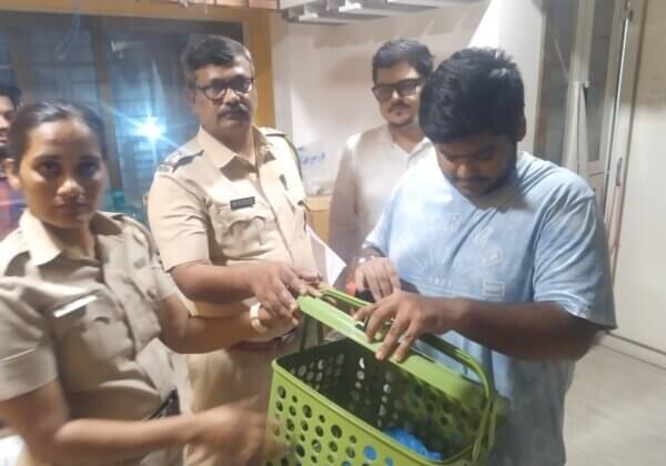 Mumbai Forest Officials Act Against Illegal Possession of Alexandrine Parakeet, Following PETA India Complaint